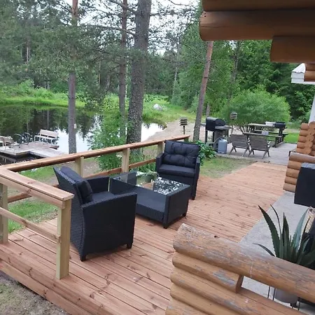 Hirsimoekki Ja Makuuaitta 4* Karijoki