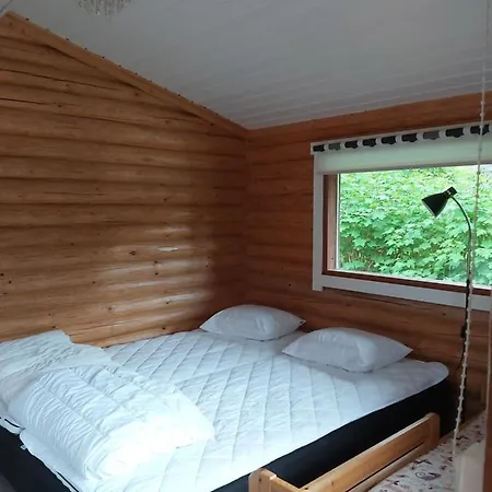 Hirsimoekki Ja Makuuaitta Karijoki