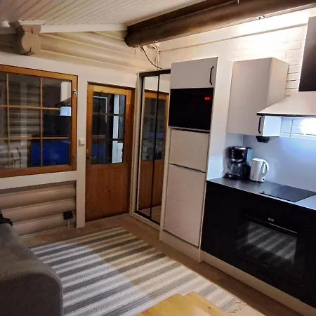 Hirsimoekki Ja Makuuaitta Karijoki