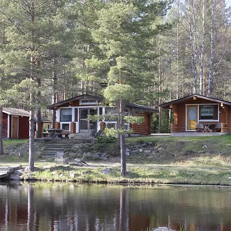 Hirsimoekki Ja Makuuaitta 假日公园 4*